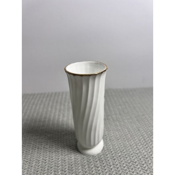 Flambro  Bone China Mini Vase Sweet Lavender ‎ Augustus Rache 1988 Signed.5" T - Picture 8 of 9